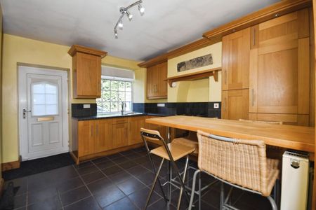 3 bedroom House To Let - Photo 2