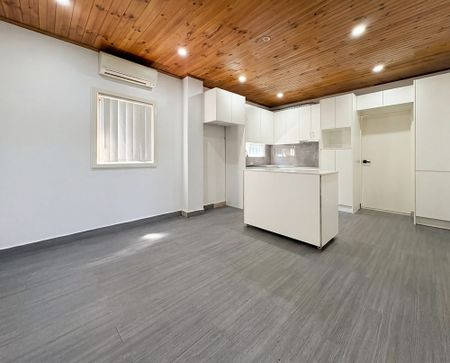 160 Maxwells Avenue, Sadleir NSW 2168 - House For Rent | Domain - Photo 5