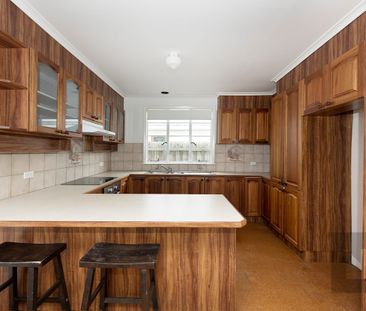 Perfectly Positioned Family Home - Photo 4