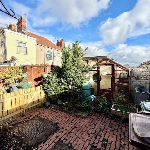 Albion Terrace, Barnsley - Photo 1