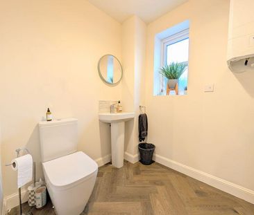 4 bedroom property to rent - Photo 1