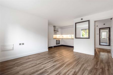 A two bedroom centrally located apartment refurbished to a high standard. - Photo 2