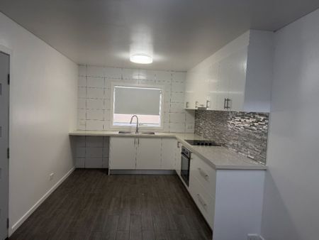 Renovated Town House - Photo 5