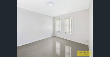 Large Modern Villa - 1 Bedroom - Photo 4