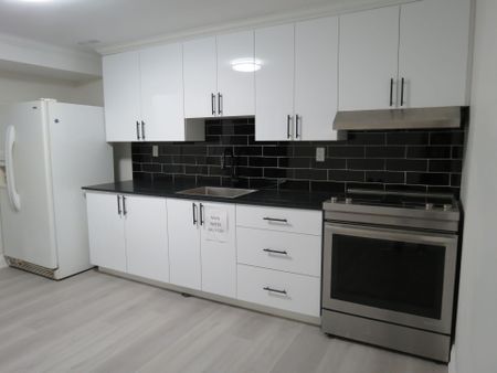 For Lease - 195 Castlebar Crescent, Oshawa, Ontario - Photo 5