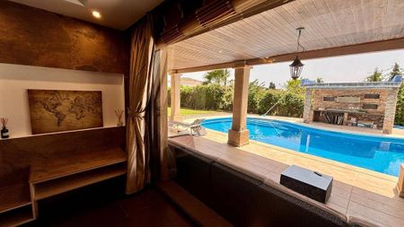 3 room luxury Villa for rent in Marbella, Spain - Photo 2