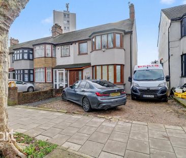 4 bedroom semi-detached house to rent - Photo 4