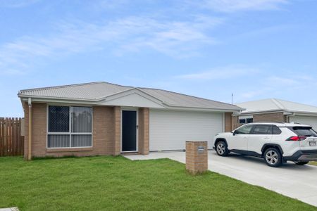 31 Waterside Way, - Photo 2