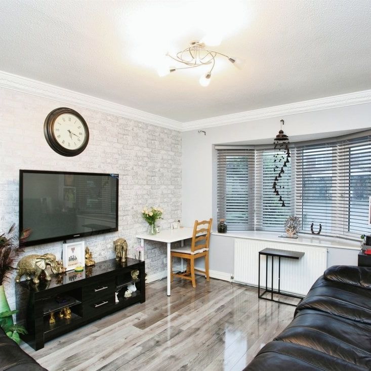 Woodfield Road, Talbot Green, PONTYCLUN - Photo 1