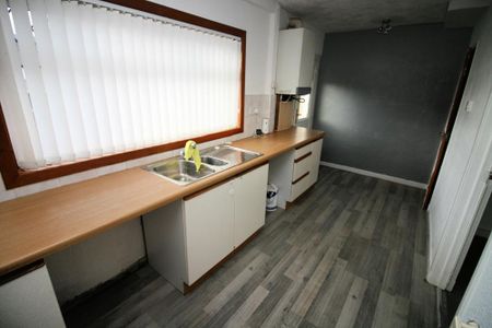 2 bedroom terraced house to rent - Photo 5