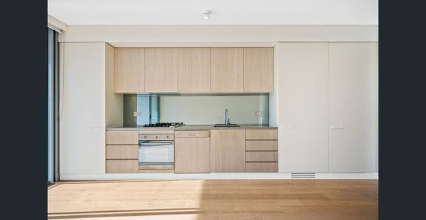 SUPERB LOCATION IN BOUTIQUE BUILDING - Photo 1