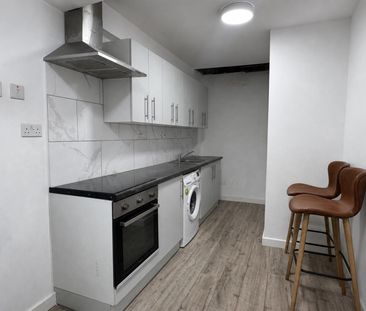 Chertsey Road, Feltham TW13, London - Photo 2