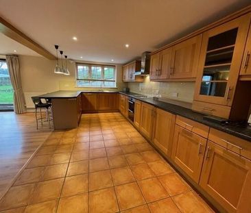 4 bedroom detached house to rent - Photo 2