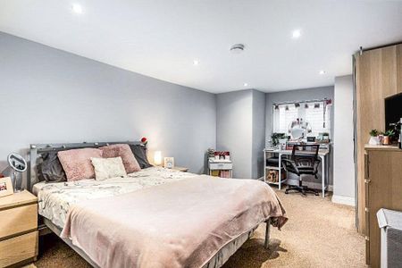 4 bedroom flat to rent - Photo 5