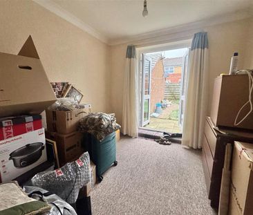 2 bedroom semi-detached bungalow to rent - Photo 4