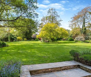 Character family home in a village setting - Photo 4