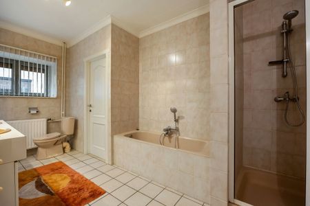 Ruime eengezinswoning met authentieke charme in Koninksem - Photo 5