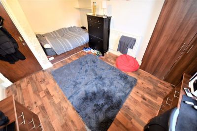 5 bedroom House in Moorland Avenue (5 bed), Leeds - Photo 3
