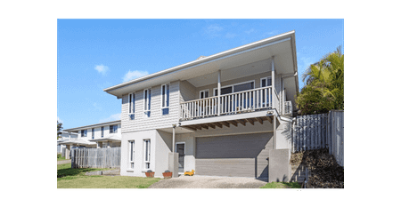 Stunning 4-Bedroom Home with Huge Backyard & Outdoor Entertaining - Photo 5