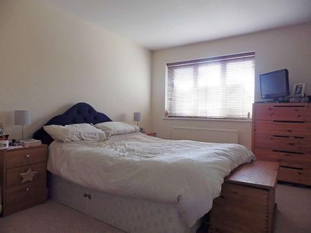 2 bedroom semi-detached house to rent - Photo 3