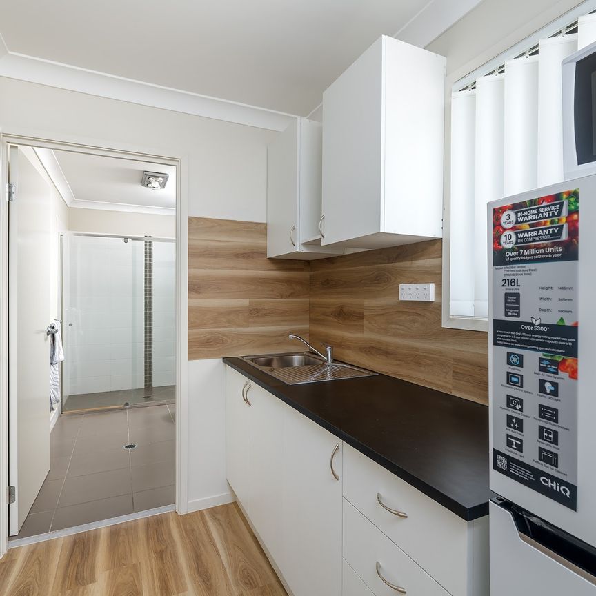 Spacious Furnished Rental Incl Bills + WiFi - Photo 1