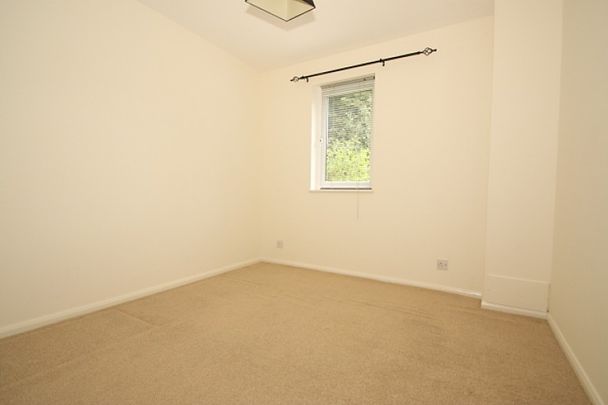 Hedgerley Court, Woking - Photo 1