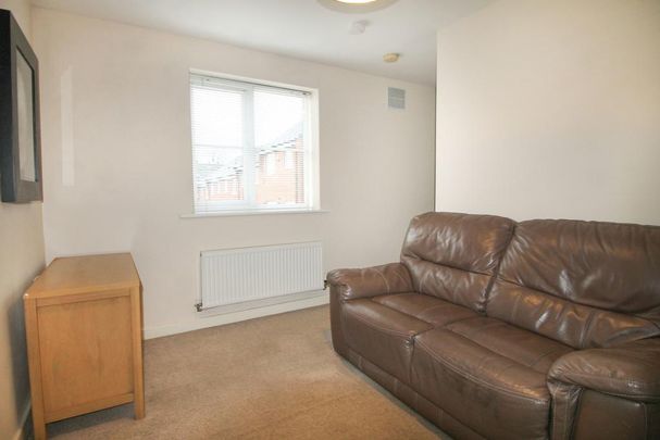 1 bedroom ground floor flat to rent - Photo 1