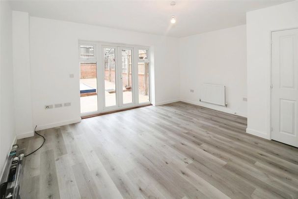 3 bedroom terraced house to rent - Photo 1