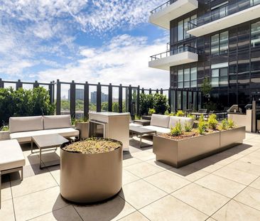 For Lease - 30 Inn On The Park Drive Unit# 215, Toronto, Ontario - Photo 3