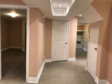 For Lease - 2535 Symington Court, Mississauga, Ontario - Photo 2