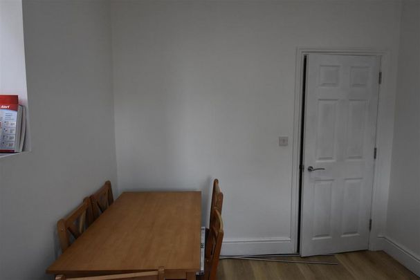 4 bedroom private hall to rent - Photo 1
