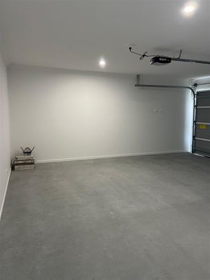 Modern & Stylish Newly Built Home in Bellbird Plac - Photo 1