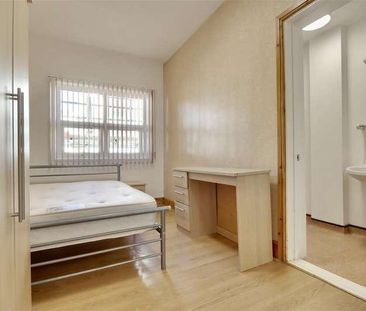 Sandringham Apartments, Osborne Road, Southsea, PO5 - Photo 3