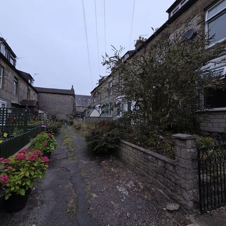 3 bedroom terraced house to rent - Photo 3