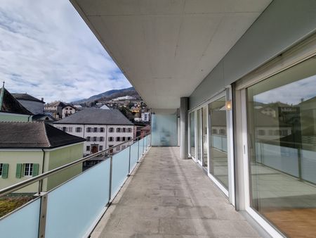 Charmant appartement de 2.5 pièces avec grand balcon au centre-ville - Photo 5