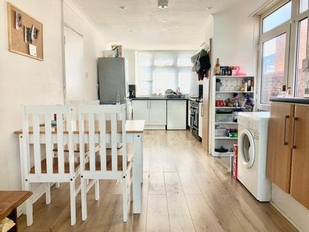 St Pauls Road, Southsea PO5 - Photo 3