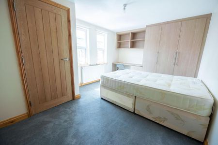 6 bedroom terraced house to rent - Photo 4