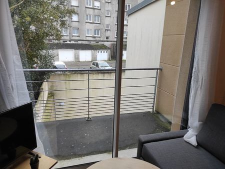 BREST DOURJACQ T1 Bis de 43,72m2 dans immeuble récent avec balcon et stationnement - Photo 2