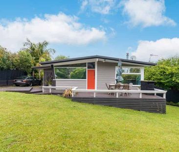Beachside Living – 3-Bedroom Home in Stanmore Bay - Photo 3