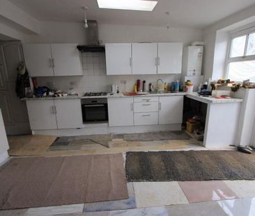 4 bedroom terraced house to rent - Photo 5