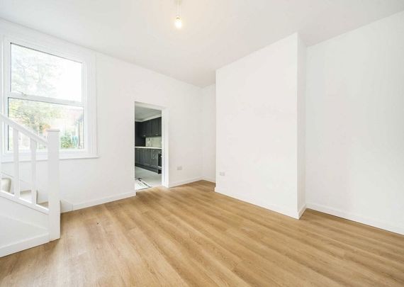 London Road, CR4 2JA, Mitcham - Photo 1