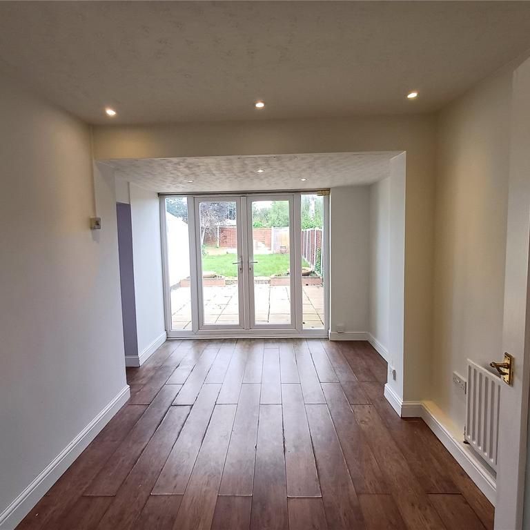 3 bedroom semi-detached house to rent - Photo 1