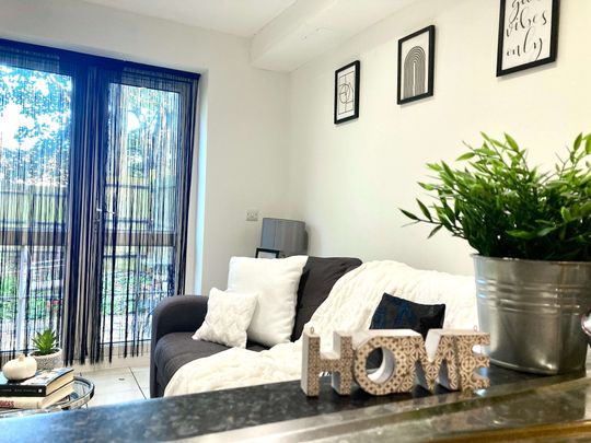 Iliffe Close Room 2 - Photo 1