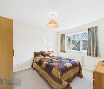 4 bedroom detached house to rent - Photo 2