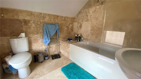 5 bedroom end of terrace house to rent - Photo 4