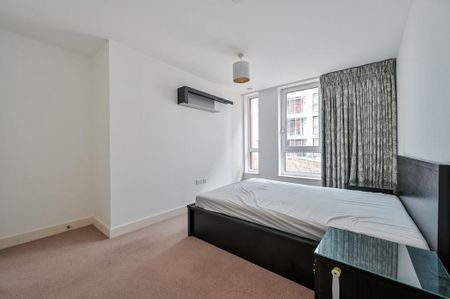 3 bedroom flat to rent - Photo 4
