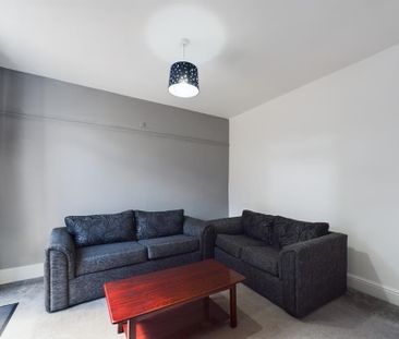 4 bedroom semi-detached house to rent - Photo 2