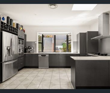 Elegant Family Retreat in a Serene Setting - Photo 4