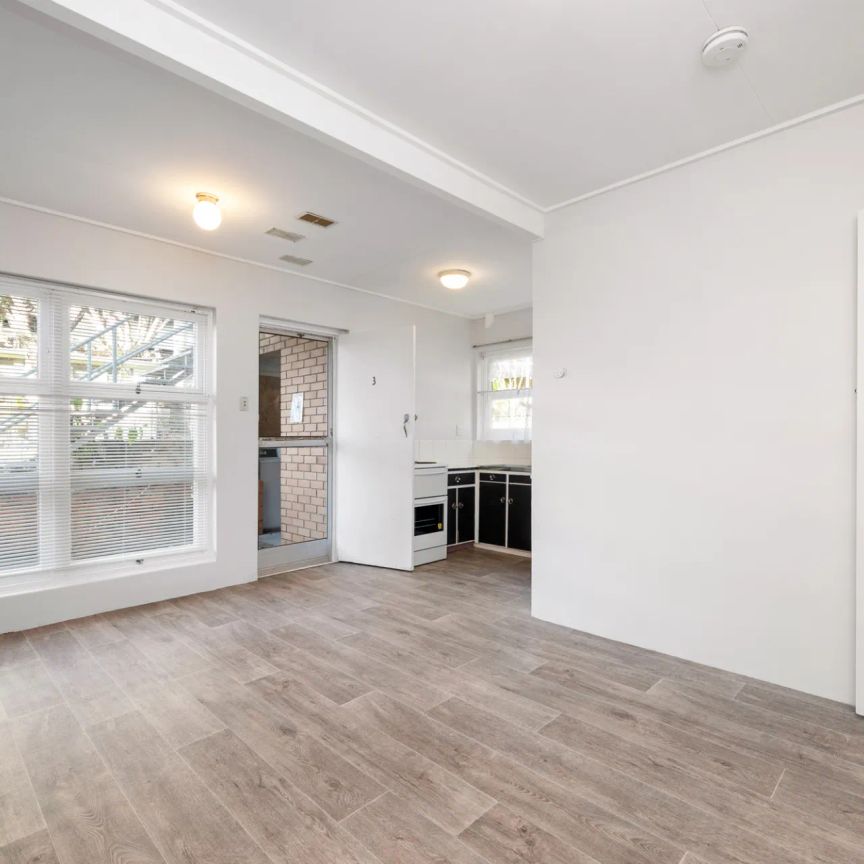 Charming One-Bedroom Unit in a Small, Quiet Complex - Photo 1