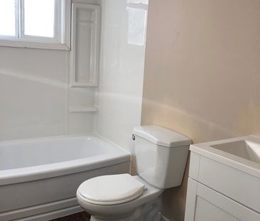 1 BDRM/1 BATH - 422 4TH AVE N - Available MAR 1 - Photo 6